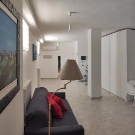 Seagull Apartments - Front And Sea View & Airport 巴里 外观 照片