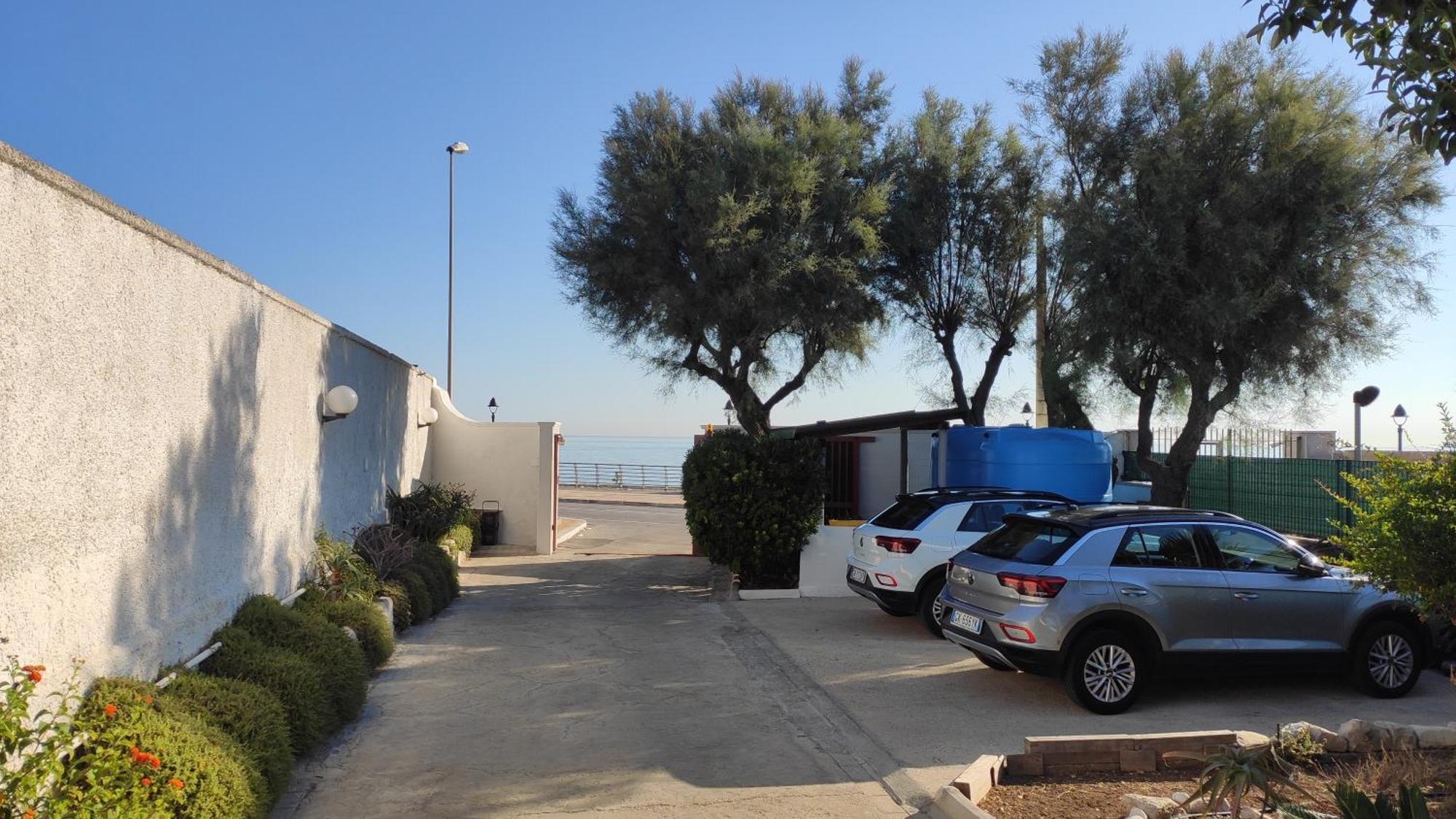 Seagull Apartments - Front And Sea View & Airport 巴里 外观 照片